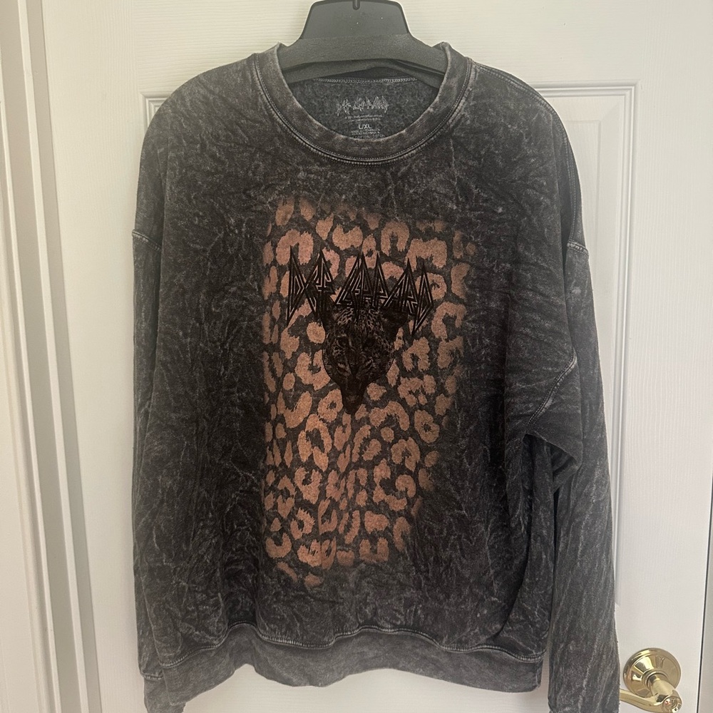 Def Leppard Graphic Leopard Print Sweatshirt